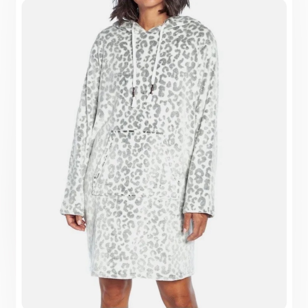 NWOT! Wildfox Soft & Plush Hooded Lounger, Snow Leopard (S/M)